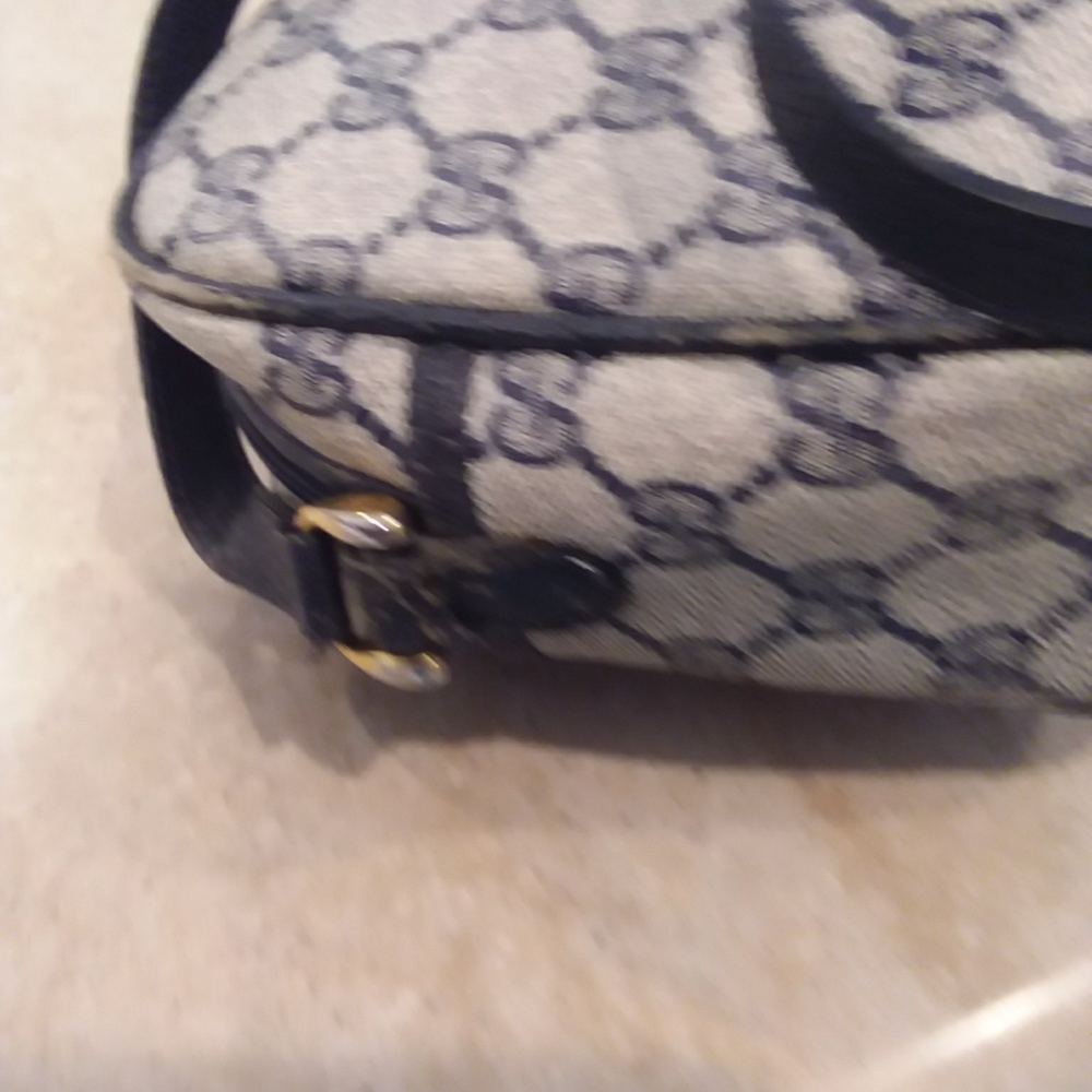 Gucci Beige & Black GG Canvas Shoulder Bag - Picture 5 of 11